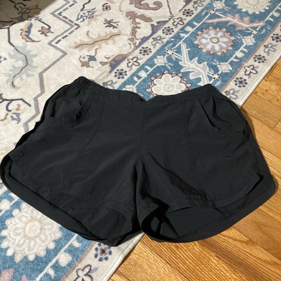 Athleta Speedwork Mid Rise 2 1/2” Run Short - Picture 5 of 6